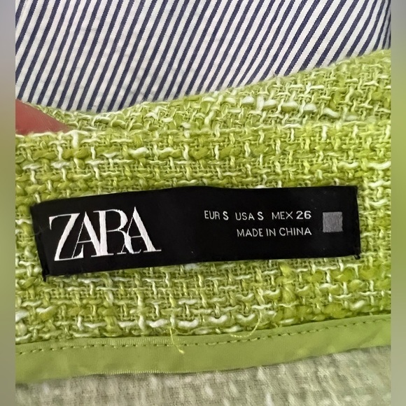 Zara green pencil skirt asymmetrical buttons in front size S tweed - Picture 4 of 7